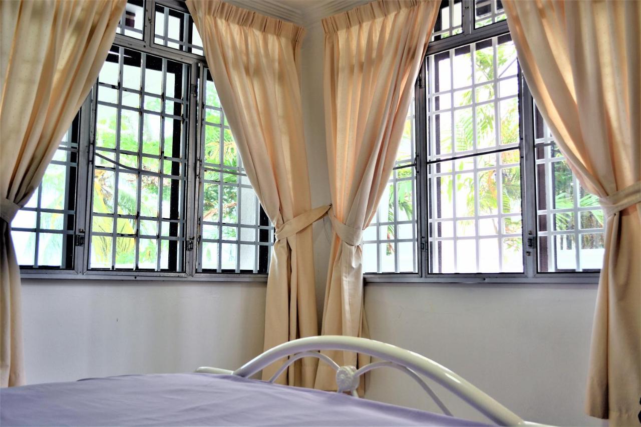 G&T'S Beach Front Villa Tanjung Bungah  Exterior foto